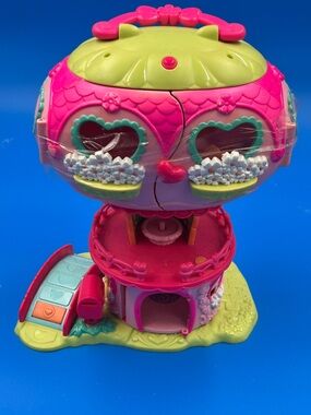 Yummi-Land Candy Cottage Playset MGA Sweet Shop Dollhouse Pink Dessert House